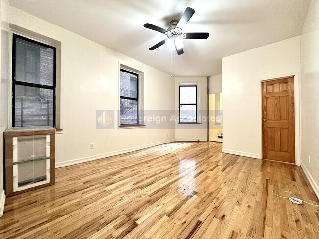 Photo - 3133 Broadway Unit 3