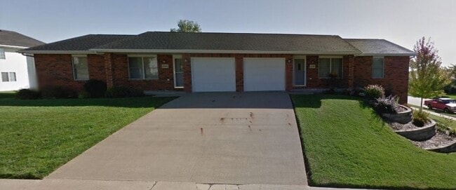 Sunnyslope Dr - Sunnyslope Dr Townhome