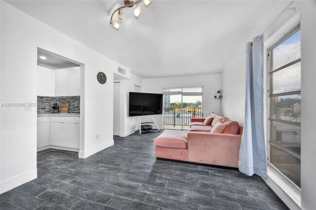 Photo - 1051 SW 1st St Unit 401
