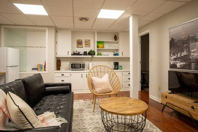 Photo - 692 N Superior Ave Unit 3