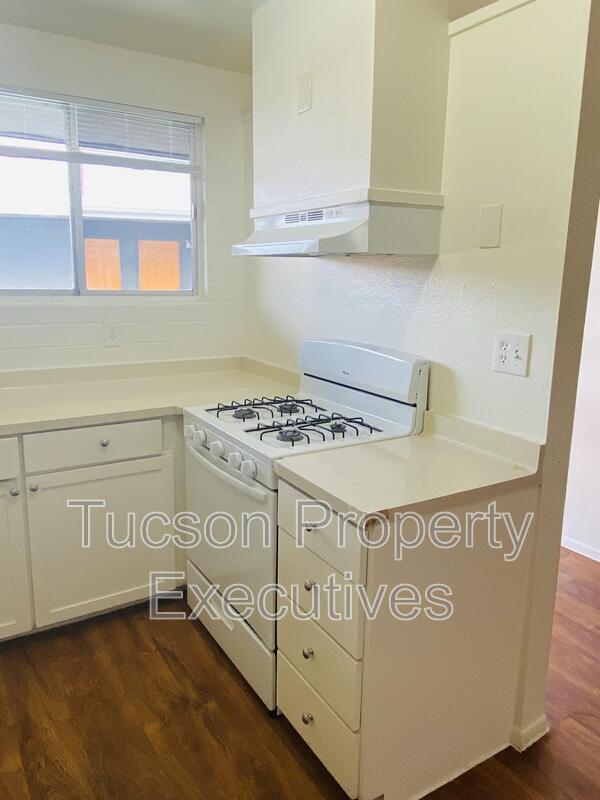 Photo - 5770 E 10th St