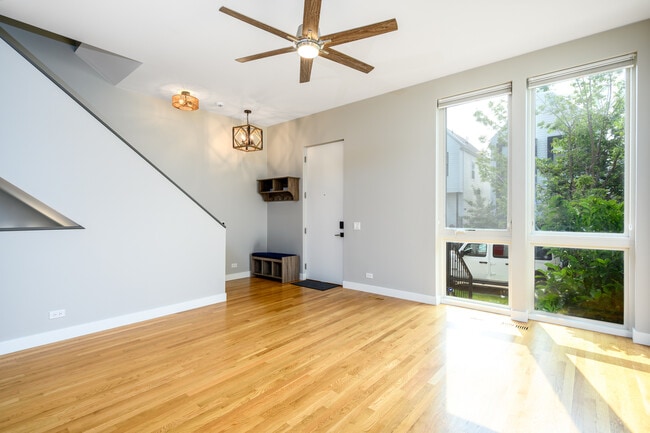 Photo - 4412 W Waveland Ave