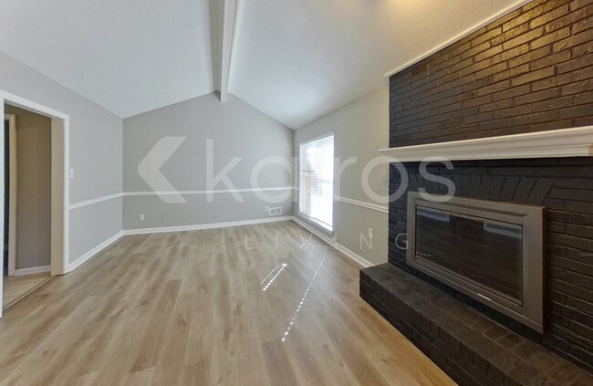 Photo - 2785 Clearbrook St