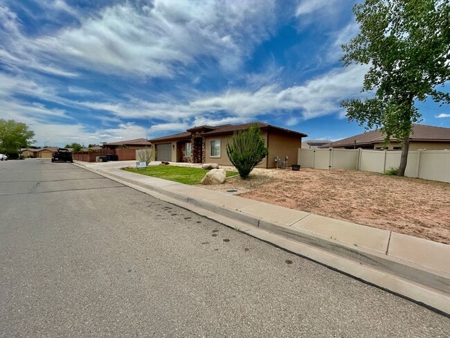 Photo - 83 N Lee Ln