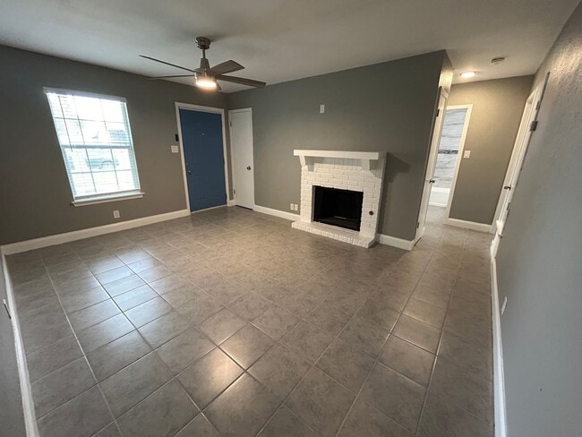 Photo - *COMING SOON* Open-Concept 3BD/2BA with Cozy Fireplace & Modern Stainless Kitchen!