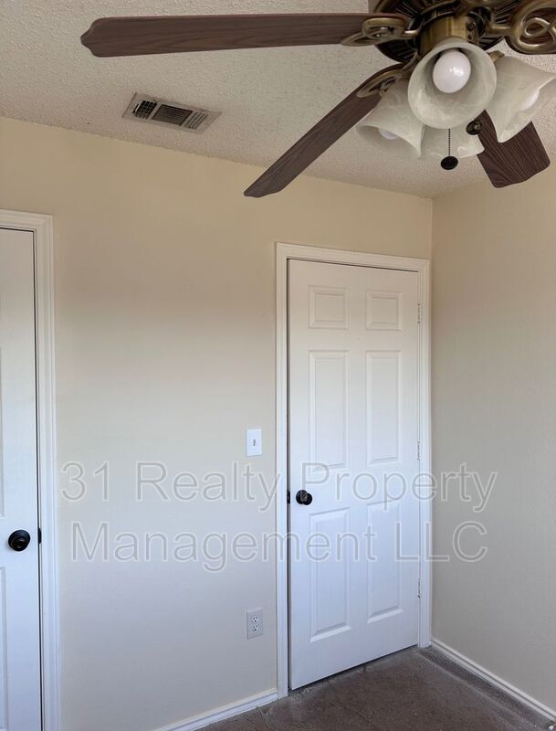 Photo - 912 Fairbanks Cir