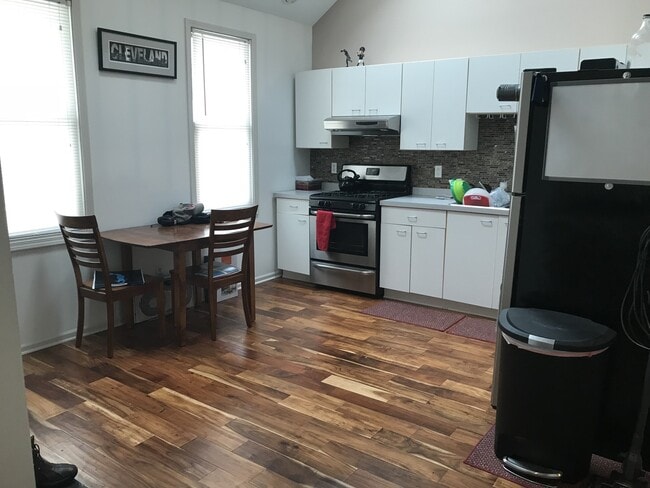 Photo - 2595 W 11th St Unidad FRONT