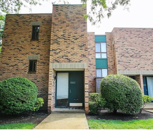 Building Photo - 1933 Songsparrow Ct