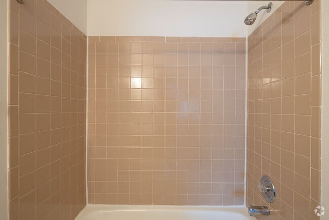 2BR, 1.5BA - 1000SF