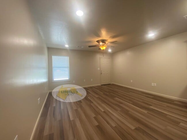 Photo - 308 W Locust St