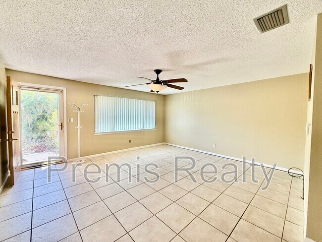 Photo - 1308 Amble Ln