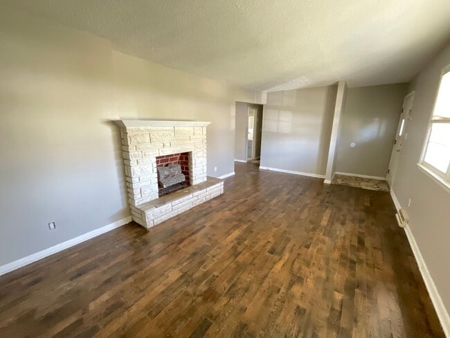 2445 N Franklin Ave