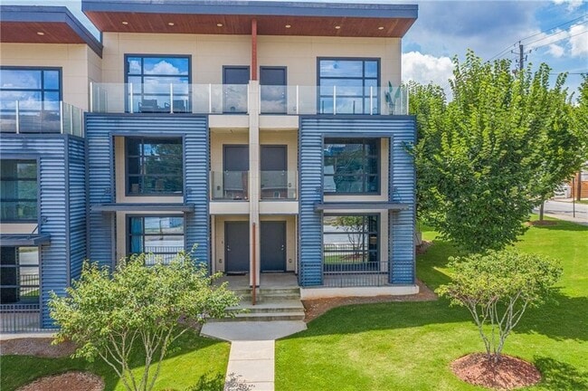 Building Photo - 472 Martin St SE