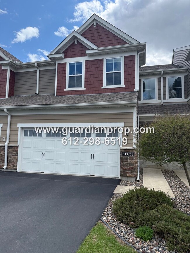Building Photo - Luxury Townhouse Available Now, Lower Family Room w/Walkout, Balcony, 4 Baths, Large Primary