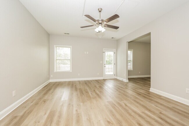 Photo - 1221 Catawba Way