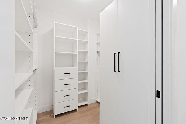 Photo - 139 Christopher Columbus Dr Unidad 305