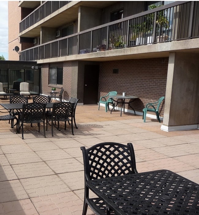 Building Photo - Ouellette Tower