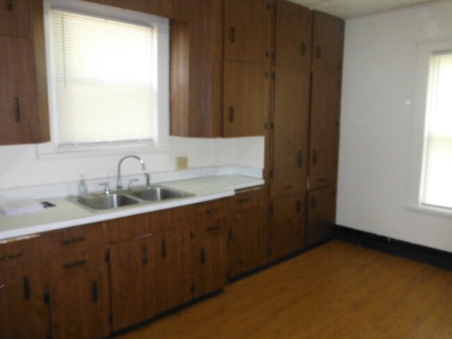Photo - 1364 Stark Ave SW