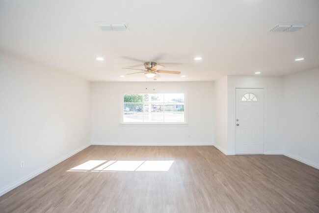 Photo - 6004 Vernon Ave