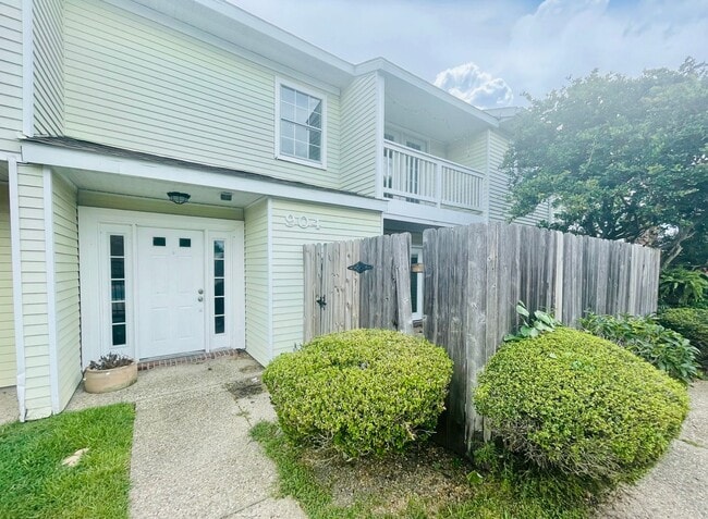 Building Photo - Charming 2 Bed, 1.5 Bath Townhouse in Lafayette!