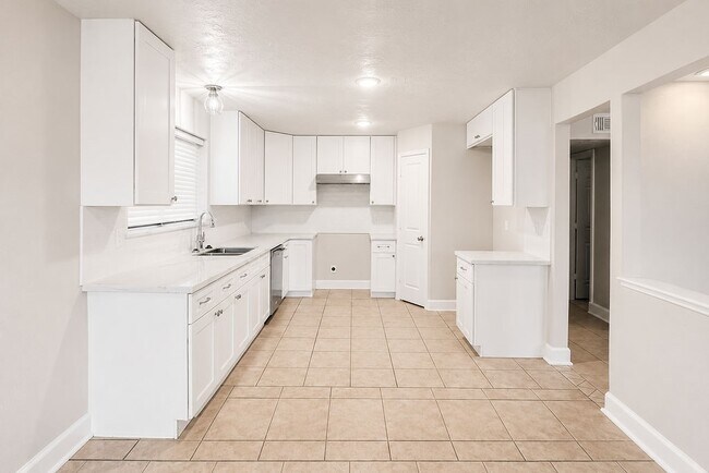 Photo - 14910 Grassington Dr