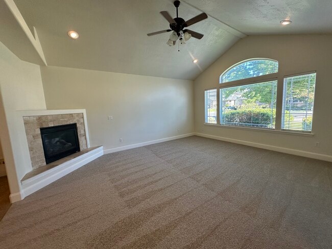 Photo - 818 Solano Cir