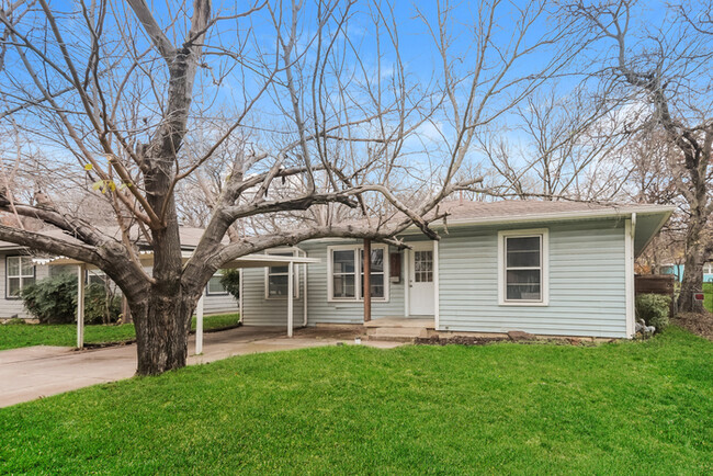 Spacious Layout & Fenced Yard - Spacious Layout & Fenced Yard Casa