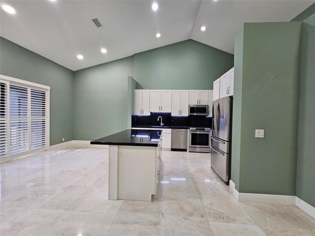 Building Photo - 5770 Coach House Cir