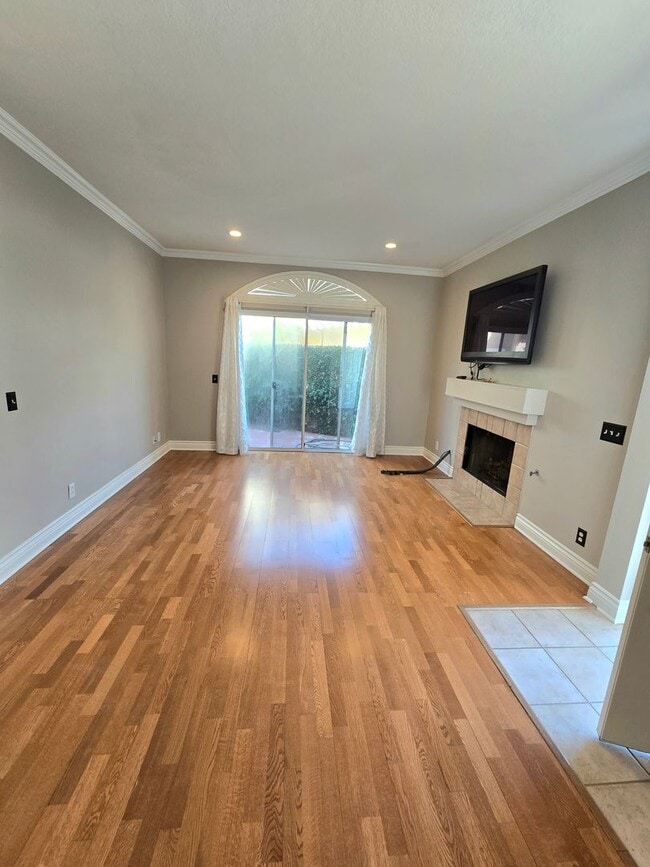 Photo - Large and spacious 3 bedroom townhouse with garage!