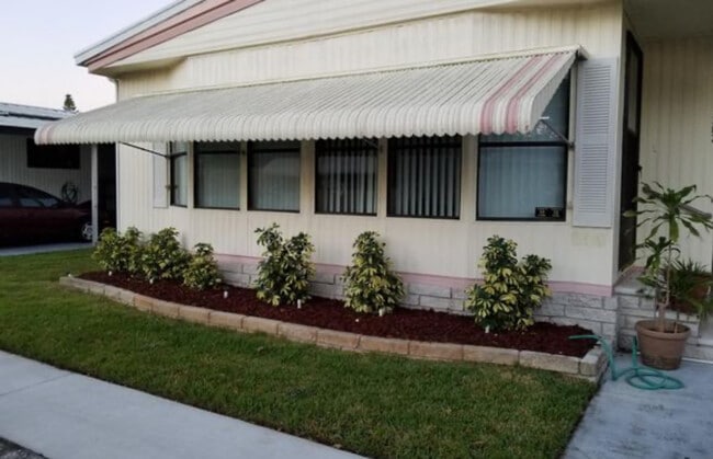 Building Photo - 12100 Seminole Blvd Rental