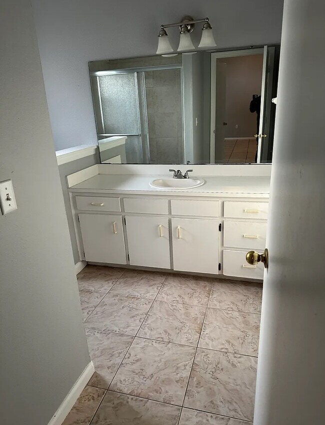 Photo - 30030 Cove Ct E