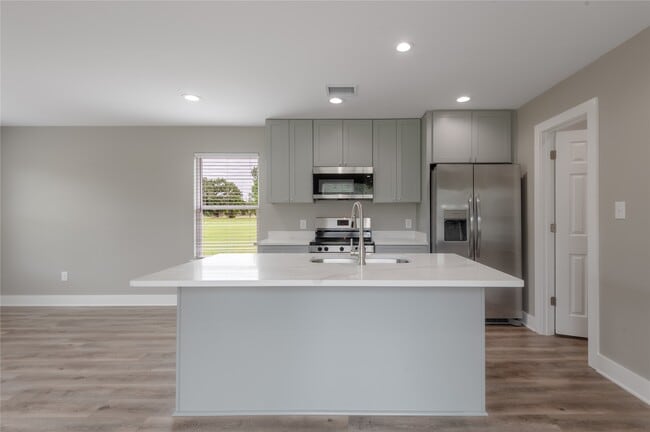 Building Photo - 250 Shady Oaks
