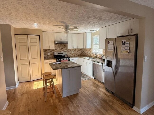 Photo - 1733 Ellenwood Dr NE