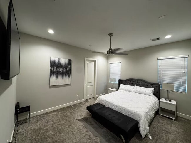 Building Photo - 3307 Daphne St