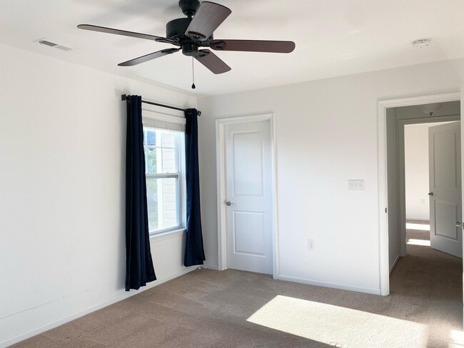 Photo - 1685 Halesworth Ln