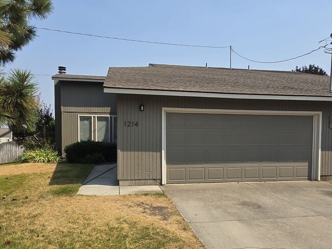 Building Photo - 1122 Unit 1214