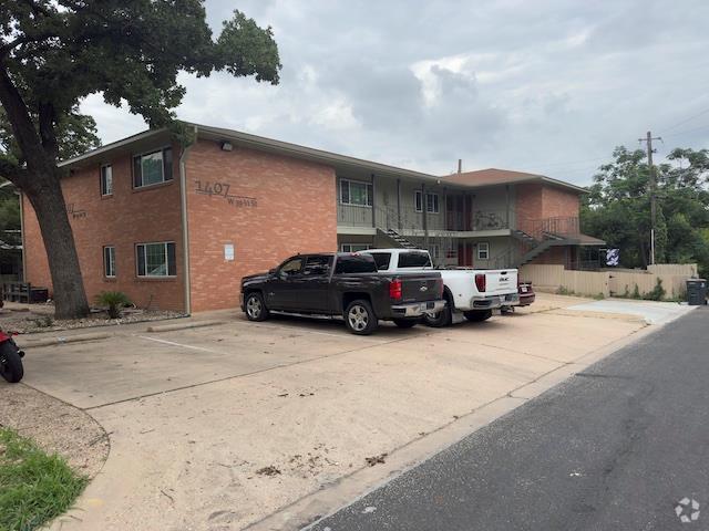 Building Photo - 1407 W 39th 1/2 St Unit 203 Rental
