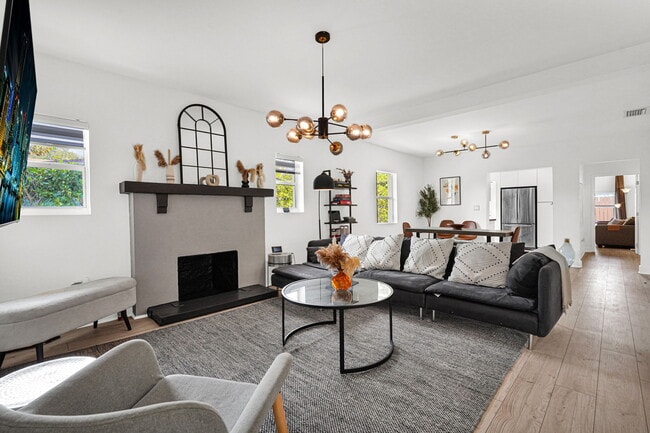 Photo - 37 NW 47th St