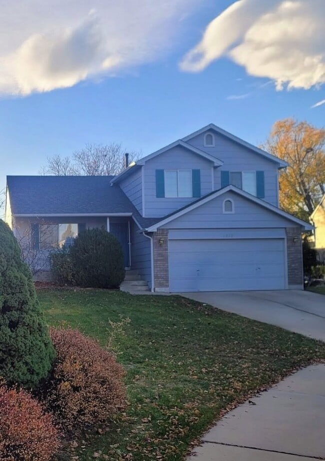 Building Photo - 1313 Laurel Ct