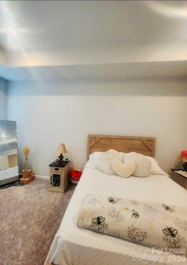 Photo - 5240 Kinsbridge Dr