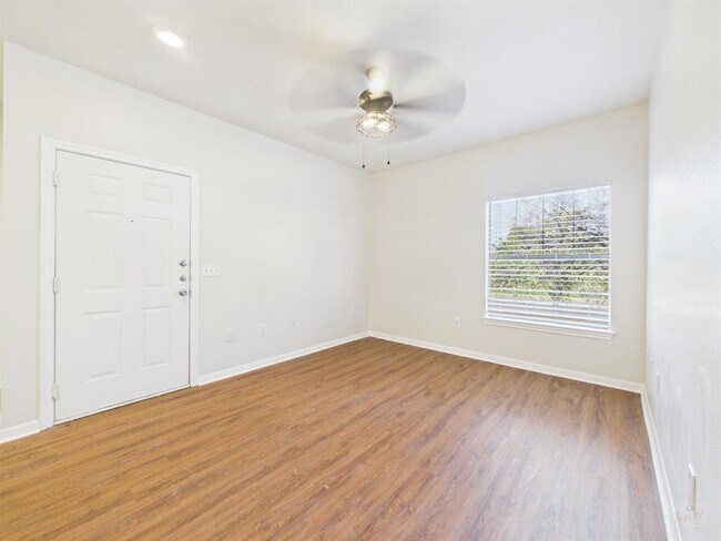 Photo - 2320 Gracy Farms Ln Unit 323