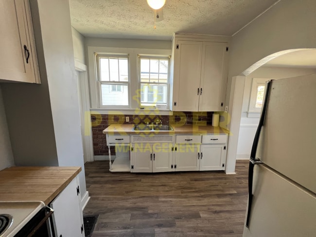 55 Sandhurst Dr