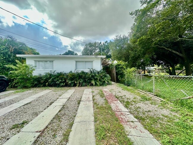 Building Photo - 60 NW 42nd St Unit 60 NW 42 St