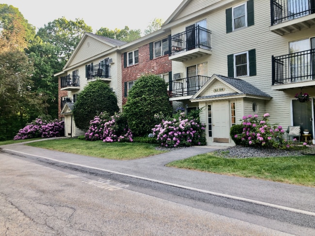 Photo - 3 Oak Hill Ln