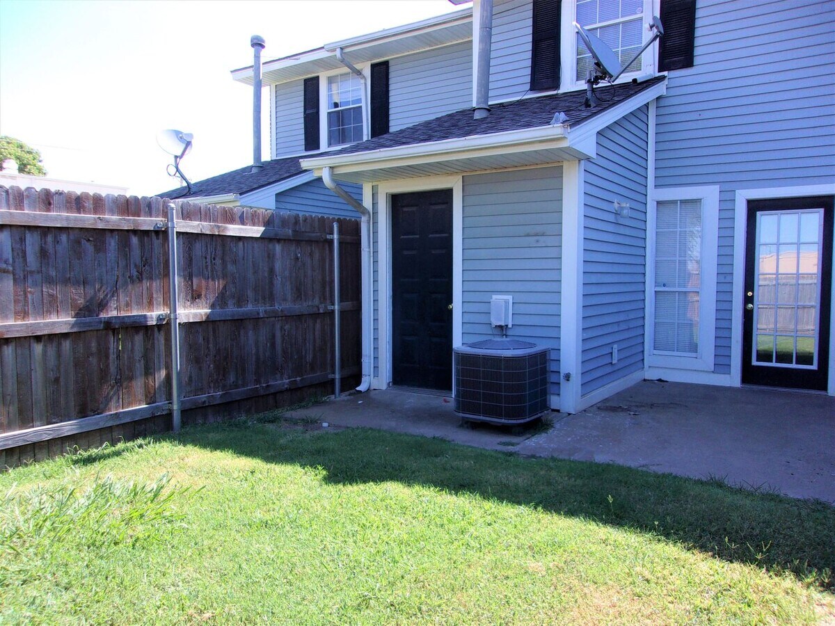 Photo - 3707 N St Charles St Unidad 3713 N Saint Charles St