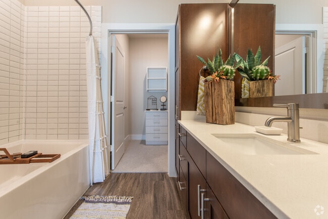 1 BR, 1 BA - 616 SF