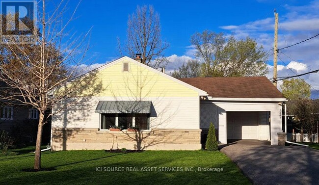 Photo - 2243 Hillary Ave