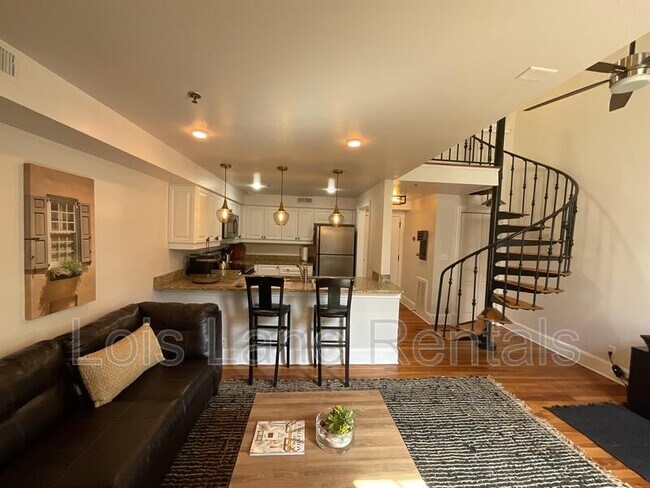 Photo - 377 King St Unidad 203 - 1