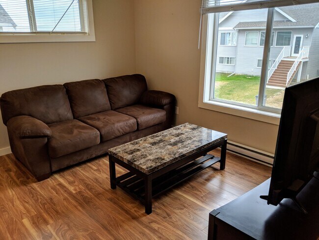 Photo - 1630 C-1688 88 Ave