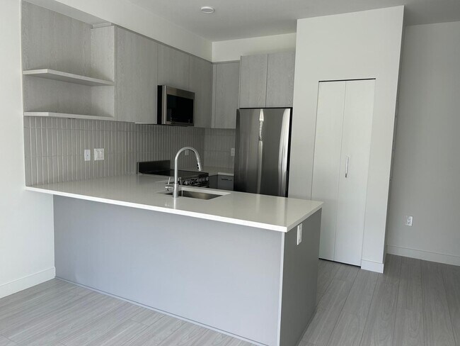 2425-2166 166 St Unit 113
